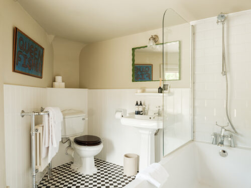 bathroom at the Fleur de Lys in Cranborne Dorset